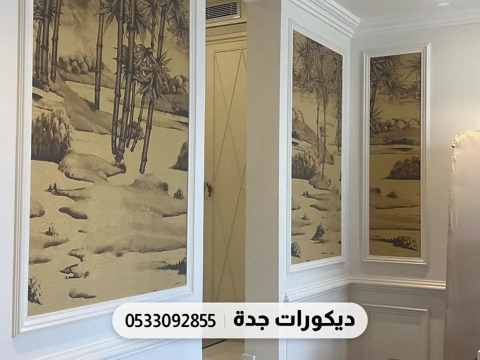 جداريات غابة خيزران بدرجات البيج داخل إطارات جبس بيضاء