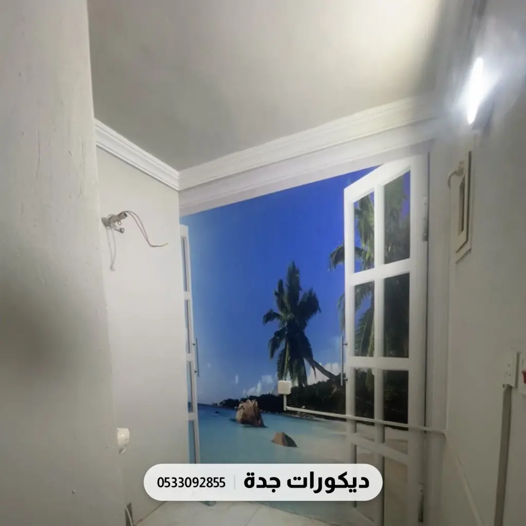 جدارية نافذة بيضاء مفتوحة على شاطئ ونخلة وسماء زرقاء