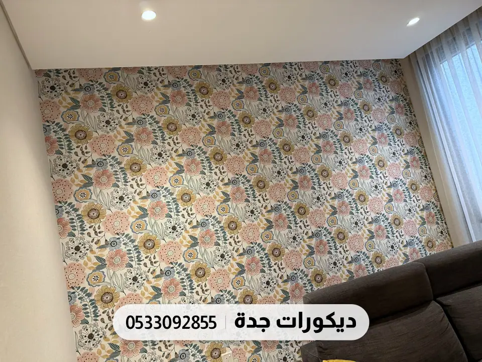 جدار الزهور الملوّنة كاملاً بالعرض