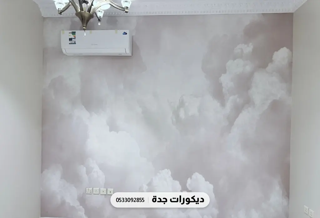 جدارية غيوم رمادية فاتحة على جدار غرفة كامل